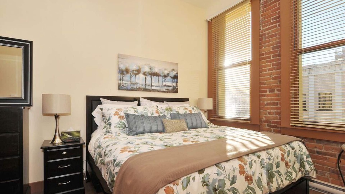 Downtown Victoria Condo | Gorgeous luxury 2 bedroom 2 bath condo in Old Town Victoria
