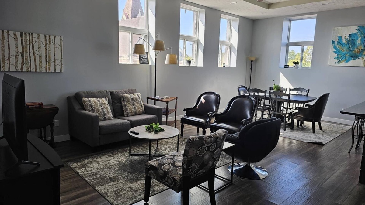 Grand Island Apartment | Gorgeous Modern 1500 sq ft 3 bedroom/2 bath Downtown Apartment