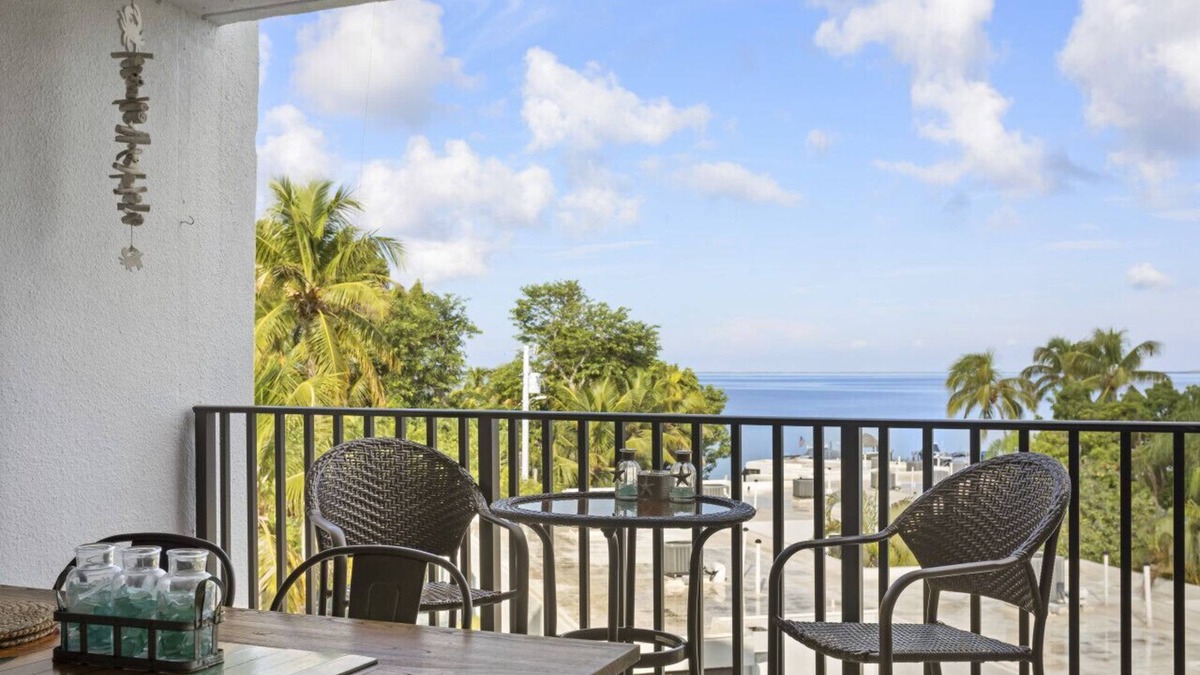 Key Largo Apartment | Gorgeous Moon Bay Condo Heated Pool Beach