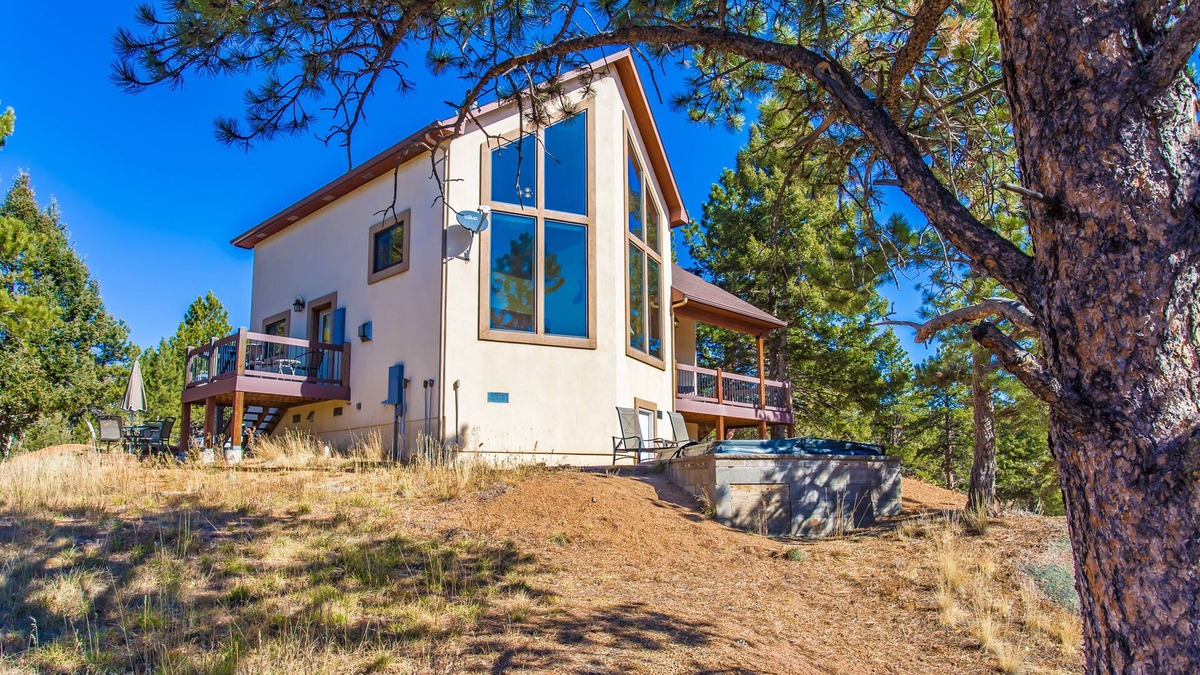 Woodland Park House | Gorgeous Mountain Cabin on 35 acres! Hot-tub & Spectacular views of Pikes Peak!