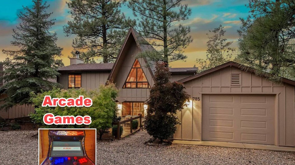 Munds Park House | Gorgeous Munds A-Frame Cabin Retreat, New custom arcade machine! Dishwasher Added Too!