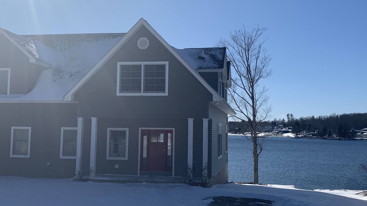 Carbondale House | Gorgeous newer home on Newton Lake/Crystal Lake near Elk mountain ski resort.