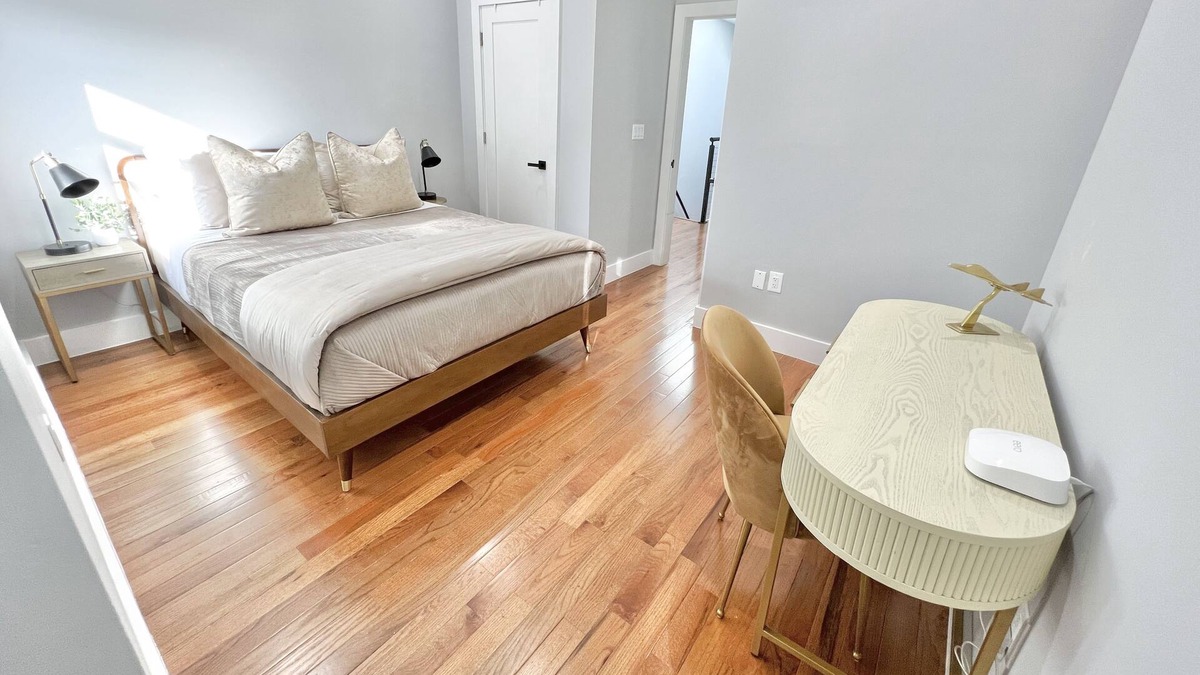 Mott Haven House | Gorgeous NEW Townhouse minutes NYC*3baths*Parking* Fast Wifi