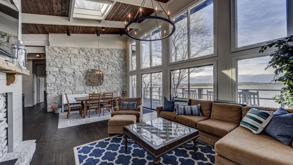 Green Hill House | GORGEOUS & Newly Renovated Lake House in Nashville with sunset views