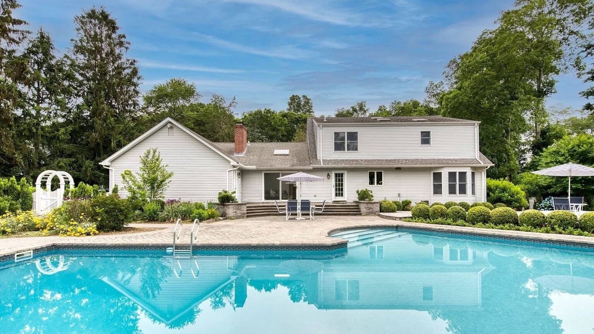 Aquebogue House | Gorgeous Newly Renovated North Fork Estate w/pool