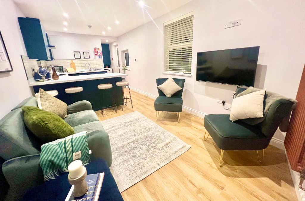 Uplands Apartment | Gorgeous Newly Renovated 2 Double Bed Flat