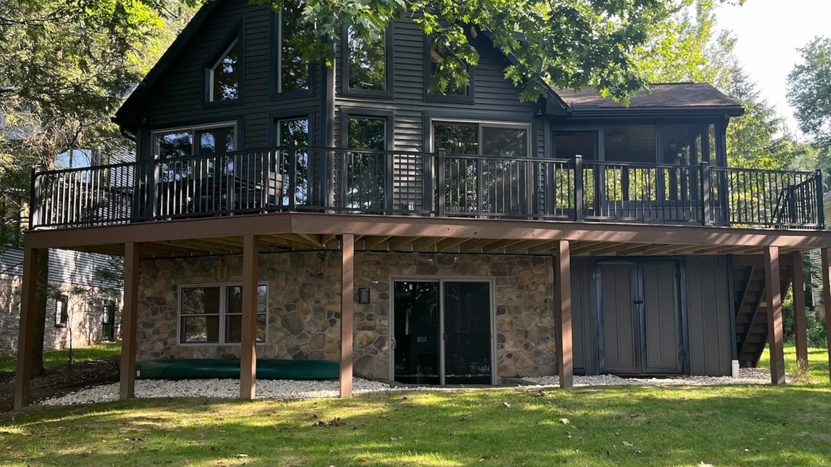 Drums Cabin | Gorgeous, newly renovated 5-bedroom LAKEFRONT Lodge!