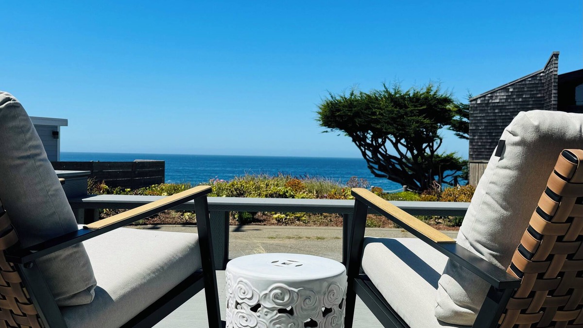 Bodega Bay House | Gorgeous Ocean and Sunset Views from Cliff Side Cottage