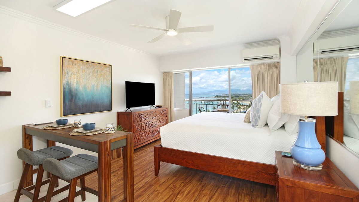 Waikiki Condo | Gorgeous Ocean Views, Full Kitchen, Steps to Beach!