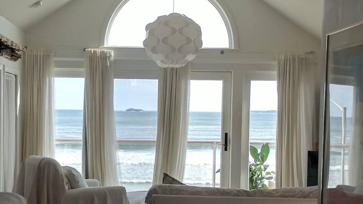 Swampscott Apartment | Gorgeous Oceanfront Penthouse
