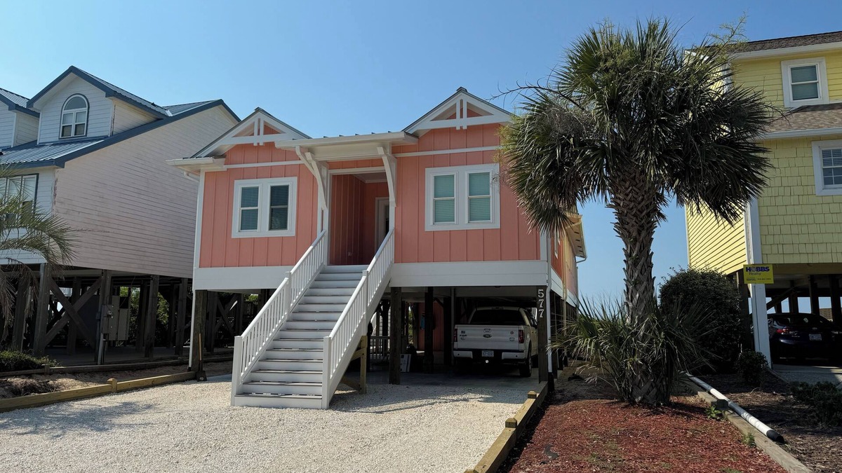 Holden Beach House | Gorgeous oceanfront Beach Cottage. 4 BR/4 Bath sleeps 8 all on a single level!