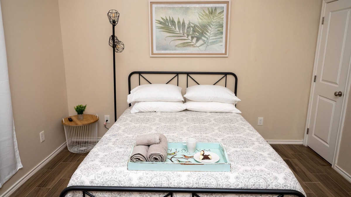 Edinburg House | Gorgeous Pet Friendly Townhome: Clean and Spacious With Private Terrace!