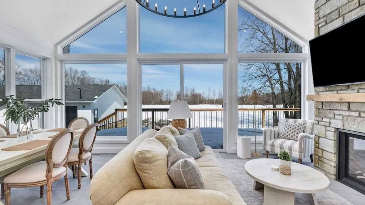 Mississippi Mills House | Gorgeous private retreat with hot tub