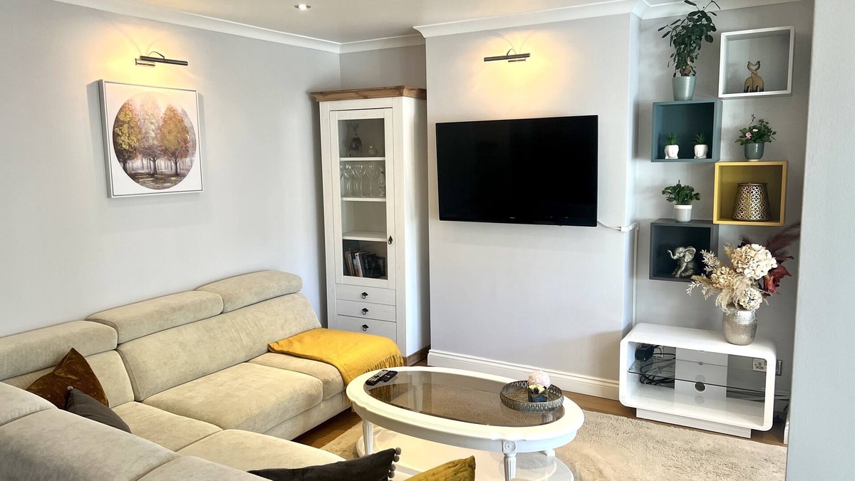 Downham Apartment | Gorgeous Private Apartment with Jacuzzi bath