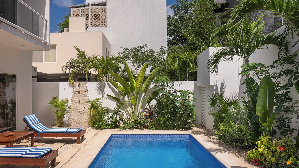 La Veleta Villa | Gorgeous Private Home & Pool, BBQ, up to 8 guest, walk distance to Calle 7
