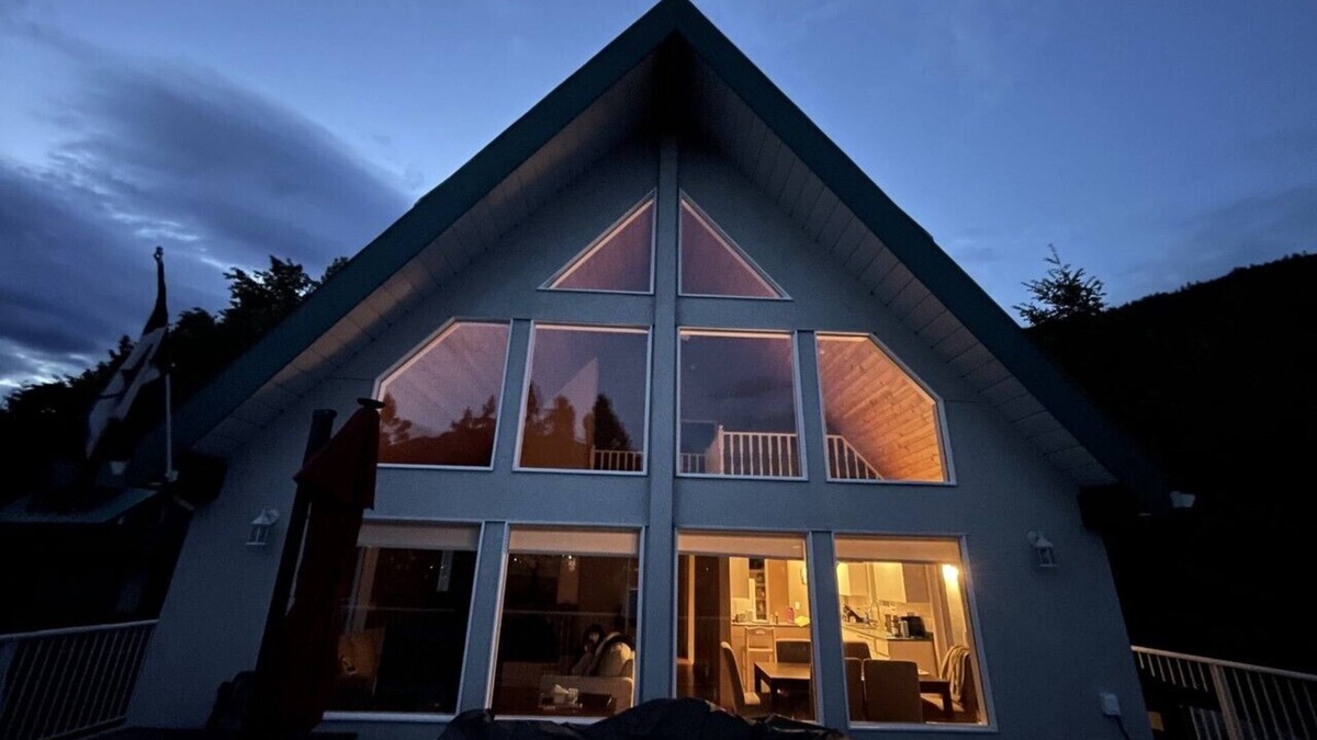Adams Lake House | Gorgeous private lakefront In Shuswap