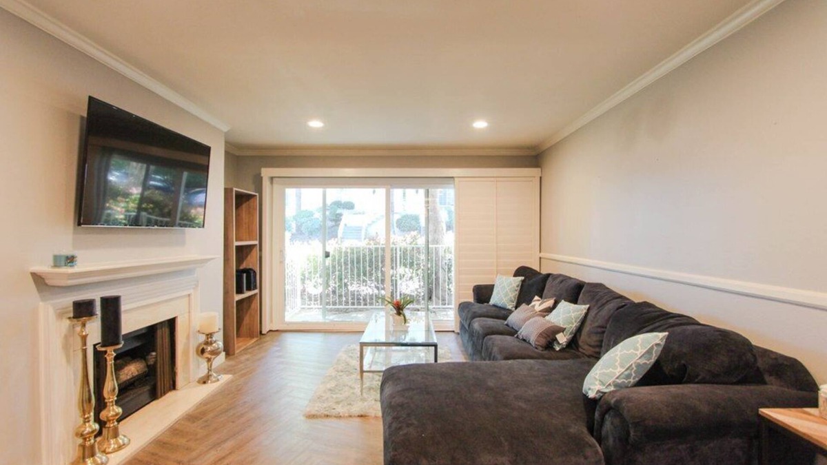 Santa Ana Heights Condo | GORGEOUS, PRIVATE, QUIET 2 BED/2 BATH Hideaway WALKING DISTANCE TO THE BEACH