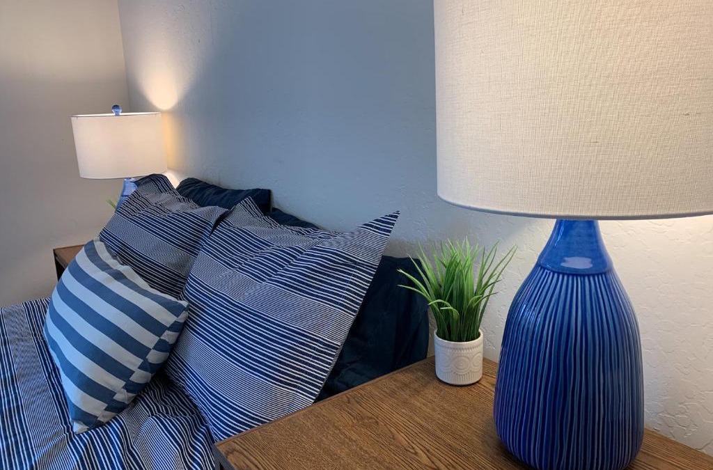 Saratoga House | Gorgeous Queen Bedroom in Lg Saratoga House - Cars Available