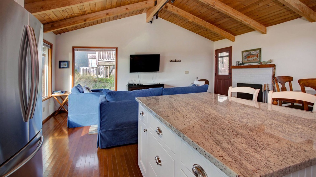 Manzanita House | Gorgeous Remodeled Home, Steps From The Beach