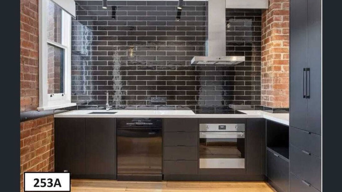 Sandy Bay House | Gorgeous renovated duplex in central location. Walk to Salamanca, city & beach.