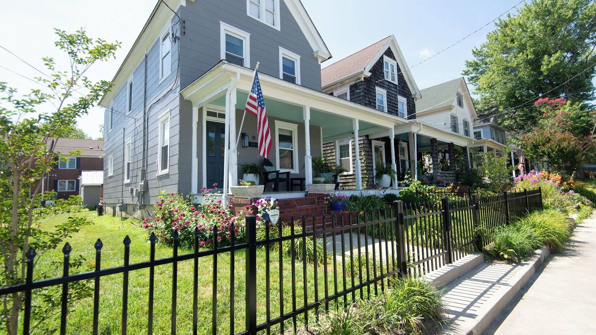 Cambridge House | Gorgeous retreat across from yacht club, the Choptank, and IronMan finish line!