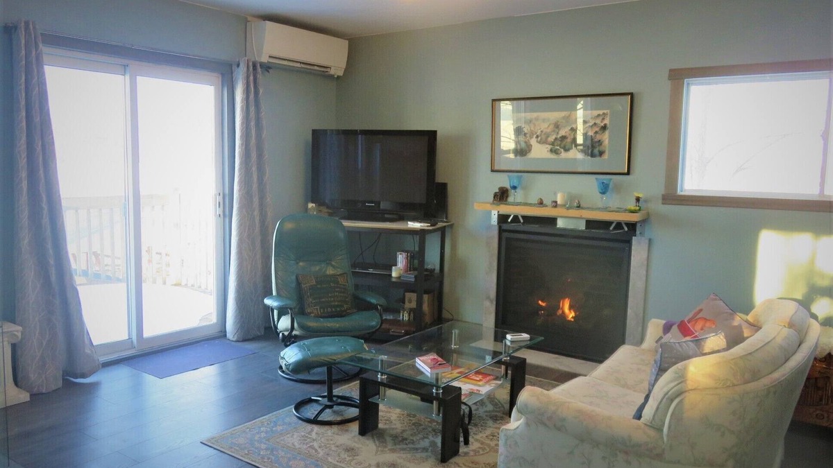 Champlain Ski Chalet | Gorgeous riverfront - cosy villa with all amenities and comforts