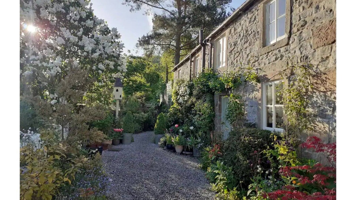 Winster Cottage | Gorgeous romantic cottage retreat, gardens & Peak District views