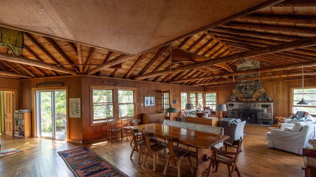 North Kawartha Cottage | Gorgeous Rustic 5-bedroom cottage in North Kawartha with WiFi