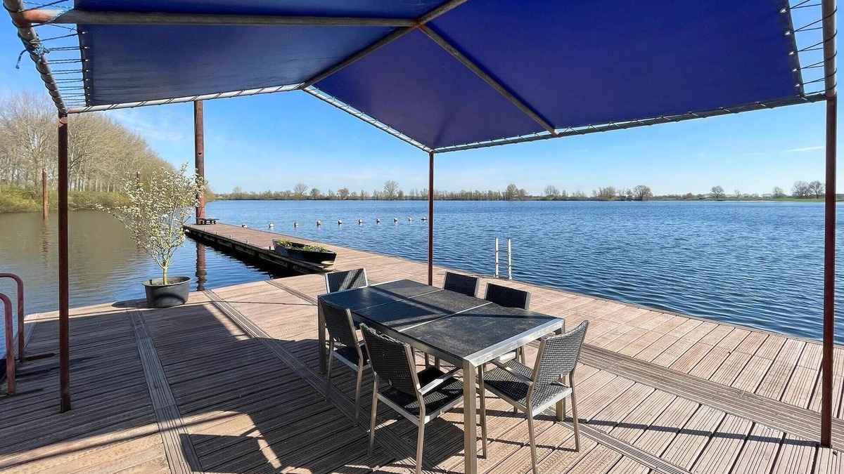 Lith Boat Rental | Gorgeous ship in Lith with lake view