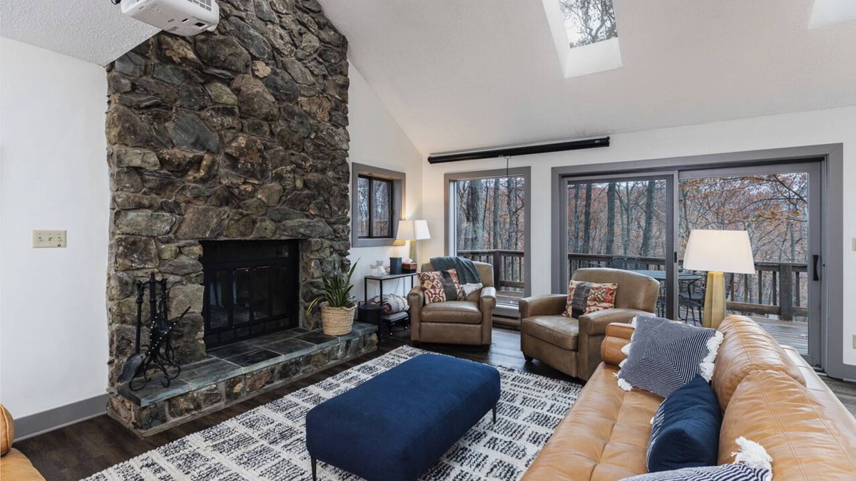 Pedlars Edge House | Gorgeous, spacious 4 bedroom home in Wintergreen Resort