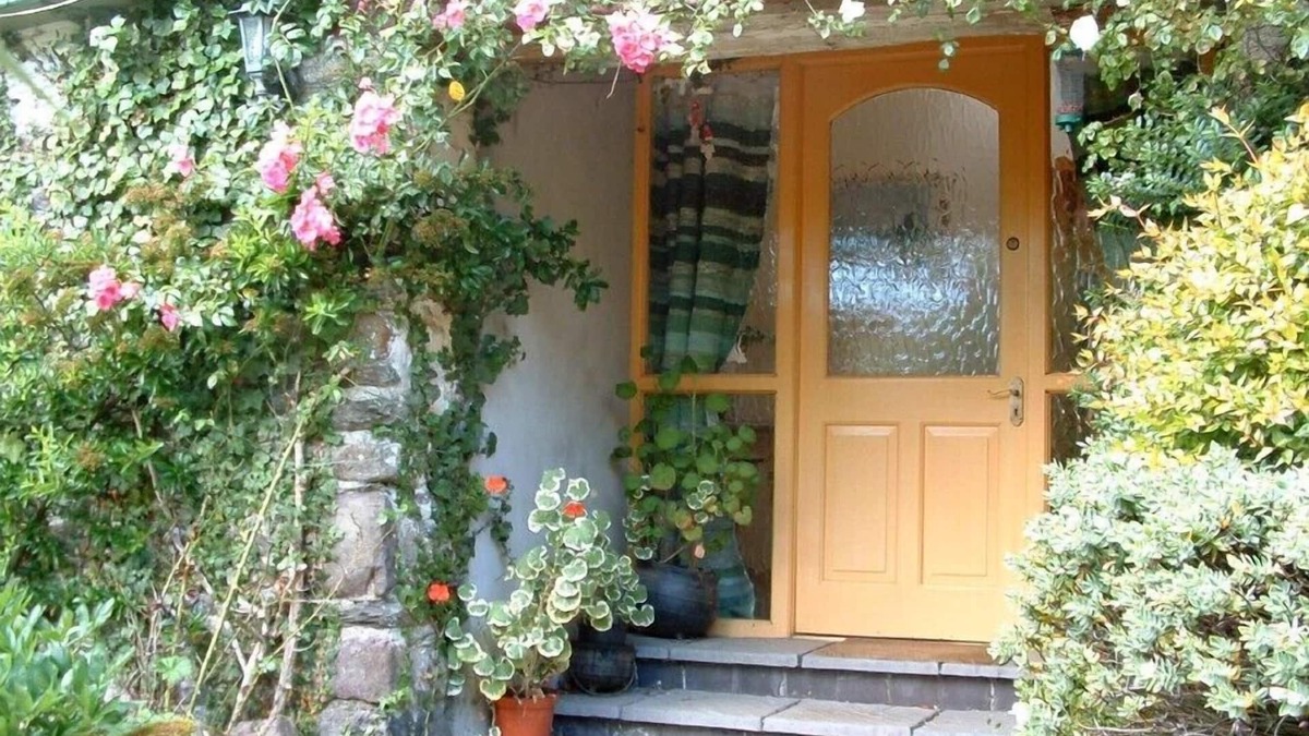 Whitechurch Cottage | Gorgeous spacious cottage in pretty garden setting in Sunny South East Ireland!