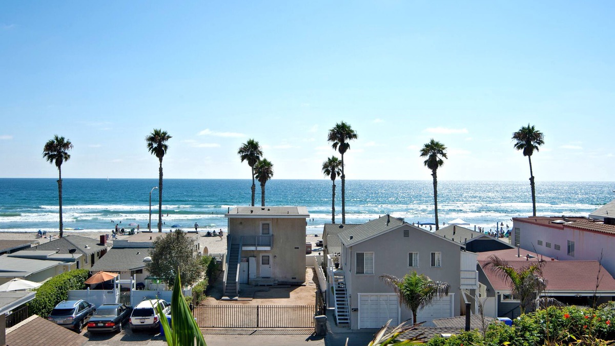 Townsite Condo | GORGEOUS & SPACIOUS FRONT OCEAN VIEW 2-KING BEDROOMS, LG DECK STEPS TO THE BEACH
