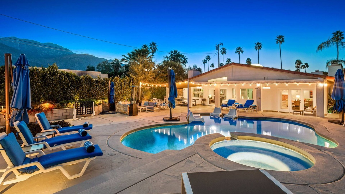 Araby Commons House | Gorgeous Spacious Villa in Palm Springs, sitting on half an acre!