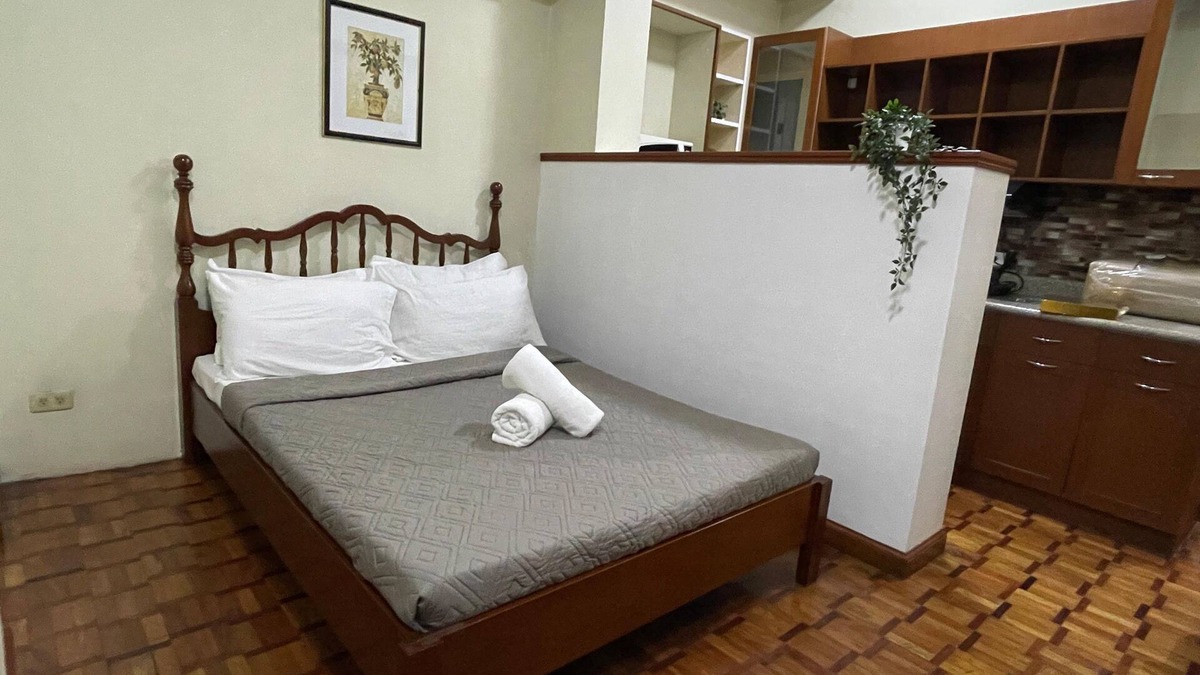 Bel-Air Apartment | Gorgeous Studio by Greenbelt (WiFi, Netflix & pool)