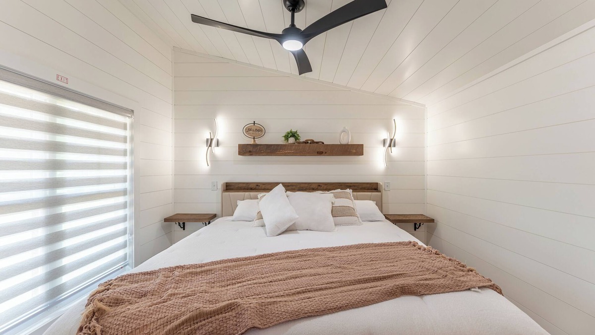 Millersburg House | Gorgeous studio, sleeps 4, Amish country.