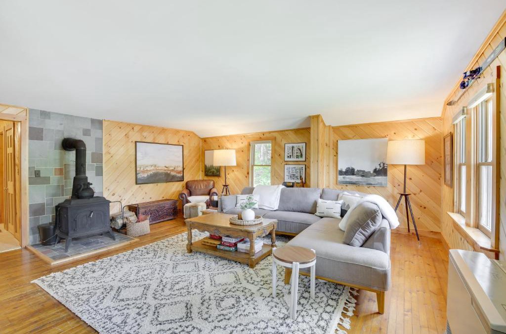 Hanover House | Gorgeous Sunday River Cabin with Saltwater Hot Tub!