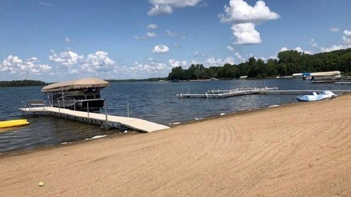 Rochert House | Gorgeous sunsets and a sugar sand beach in the heart of lakes country await you!