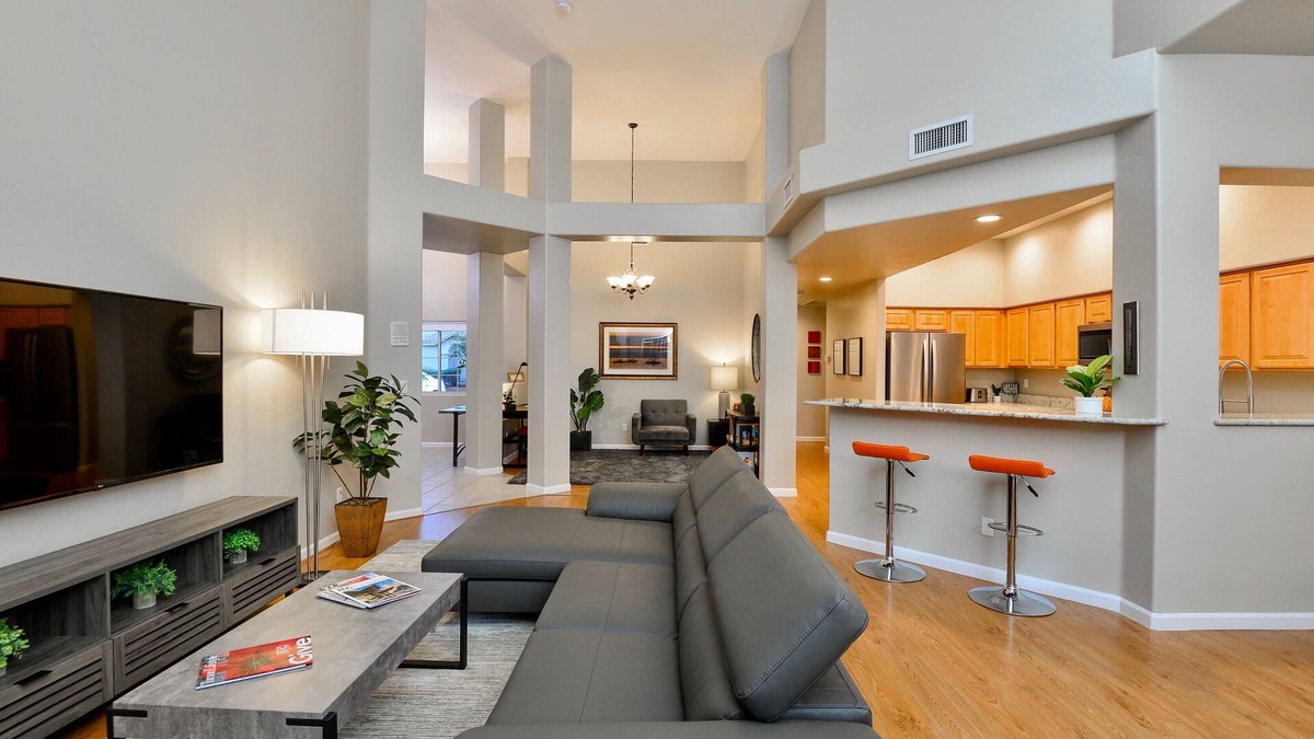 Carmel Pointe House | Gorgeous Townhome in the Heart of Oro Valley - 2 BD, 2 BA