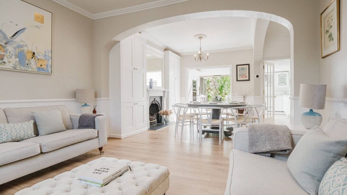 Cheltenham House | Gorgeous Townhouse with Garden & Open Living