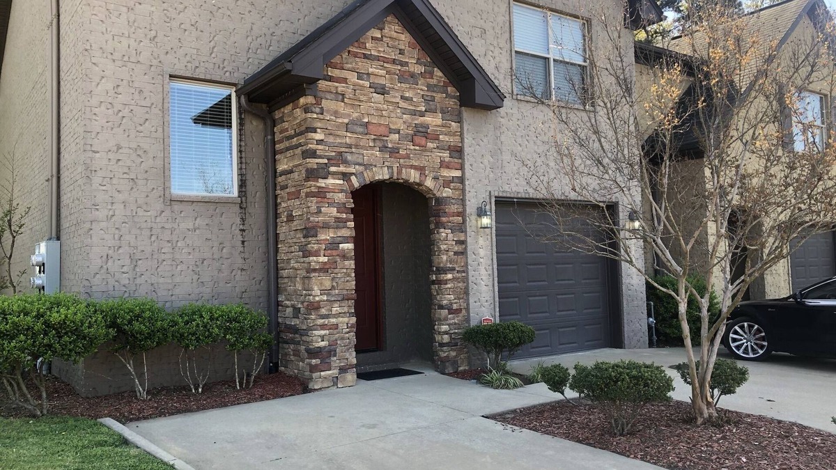 Rock Creek House | Gorgeous Townhouse West Little Rock