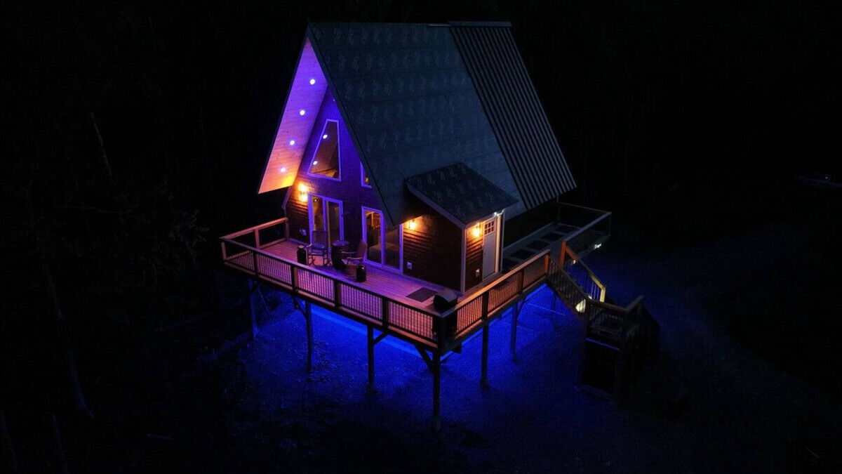 Pittsburg Cabin | Gorgeous Tree House - ON TRAIL
