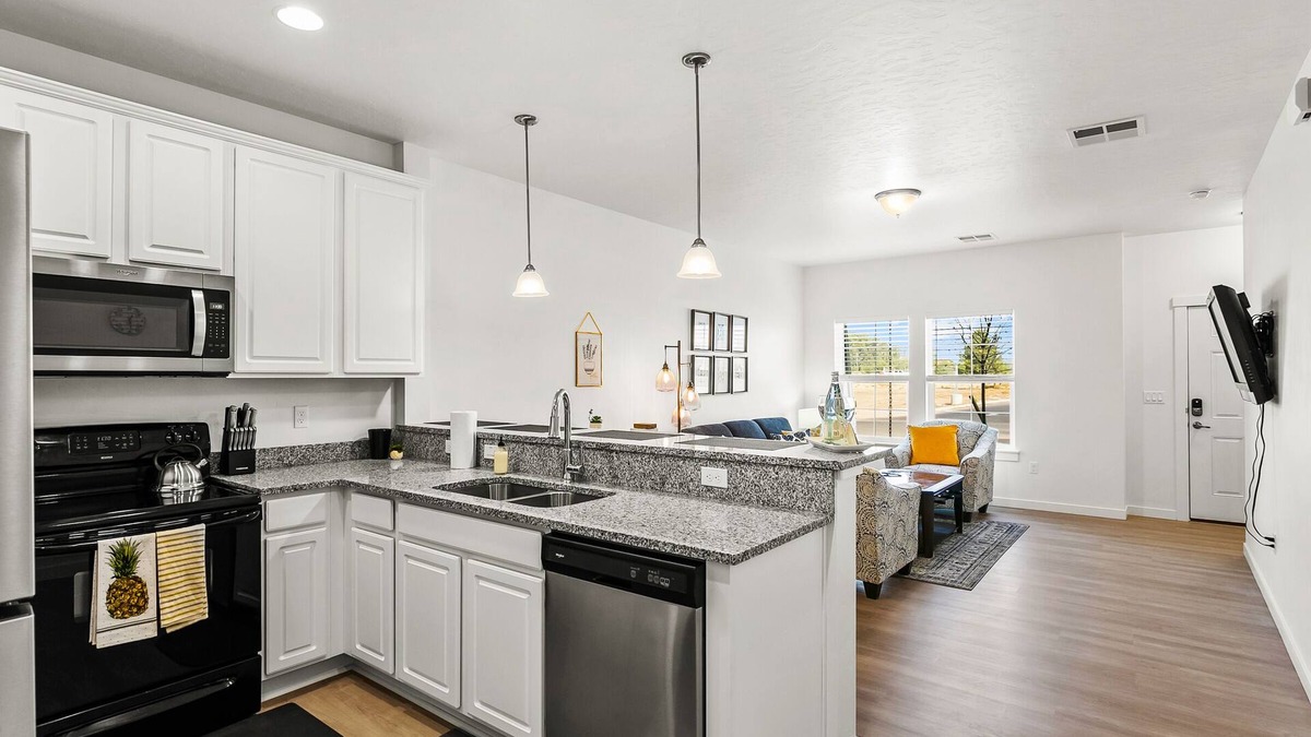 Boise House | Gorgeous & Trendy Townhome | Near The Village (89)