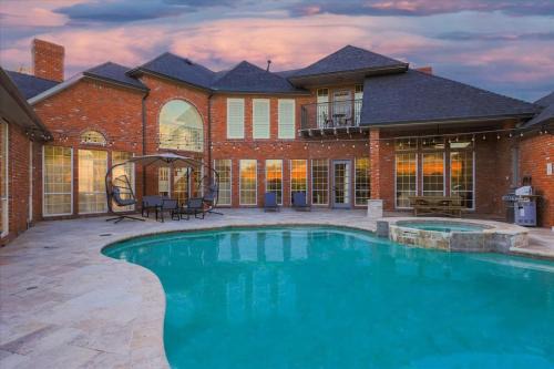 Mesquite House | Gorgeous Vacation Home w Private Pool