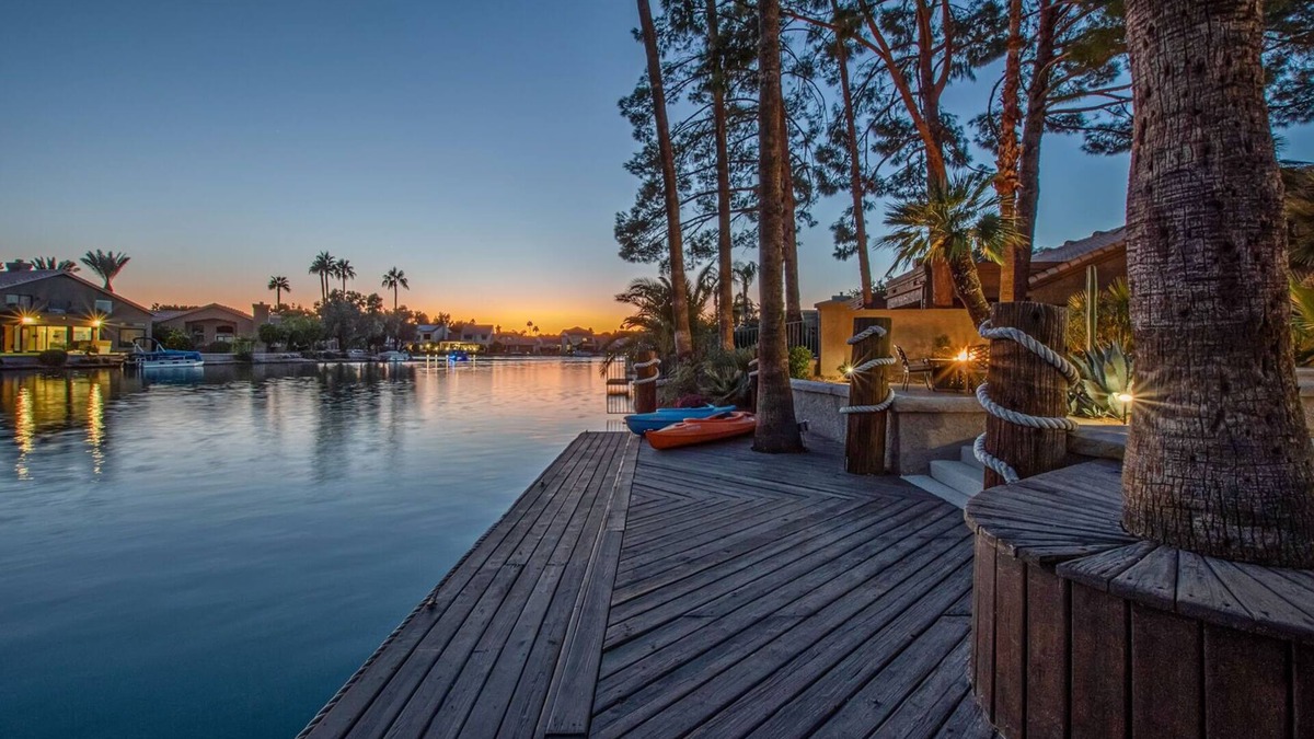 Crystal Shores House | GORGEOUS Val Vista Lake VIEW: Htd PVT POOL, Spa, Putt Green, Kayaks, Bikes, Fishing