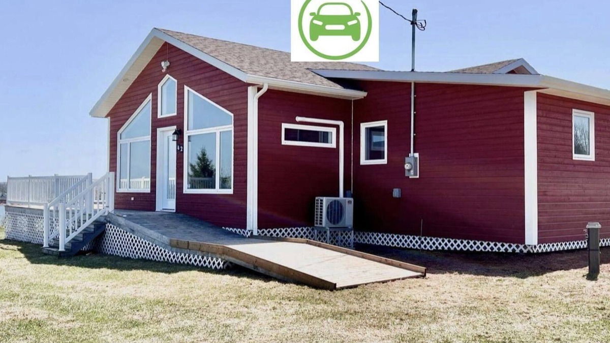 New London Cottage | Gorgeous views of the dunes at Cavendish Beach