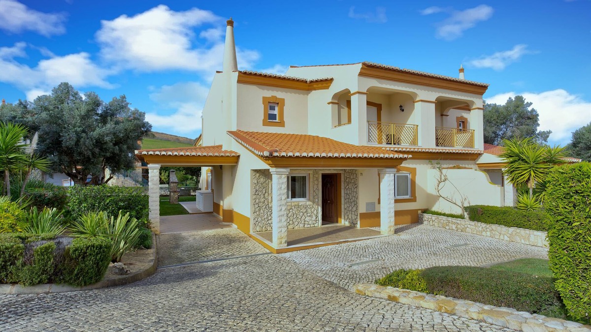 Lagos House | GORGEOUS VILLA AND BEAUTIFUL SHARED POOL on Boavista Golf and Spa Resort