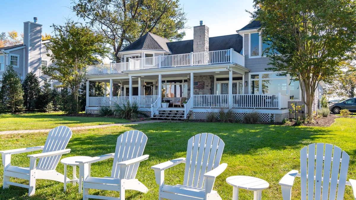 Oxford House | Gorgeous Waterfront