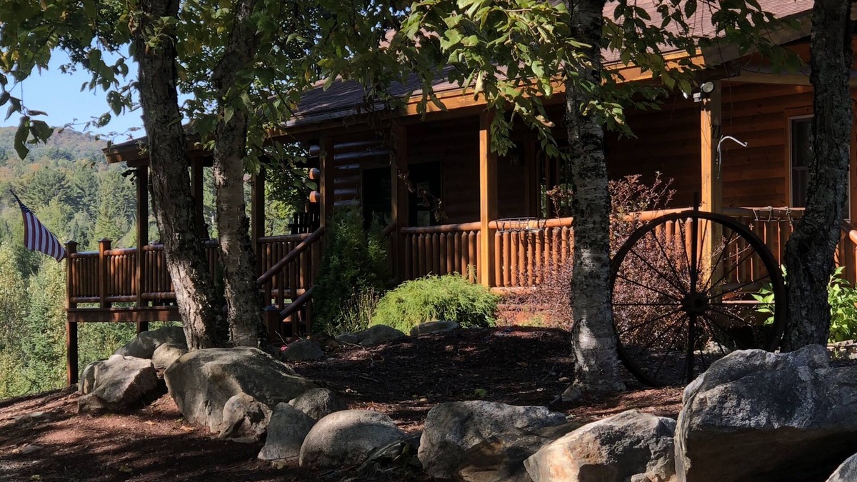 Franconia House | Gorgeous White Mountain Log Home in Franconia - Hike, Bike, Golf, Ski and More!