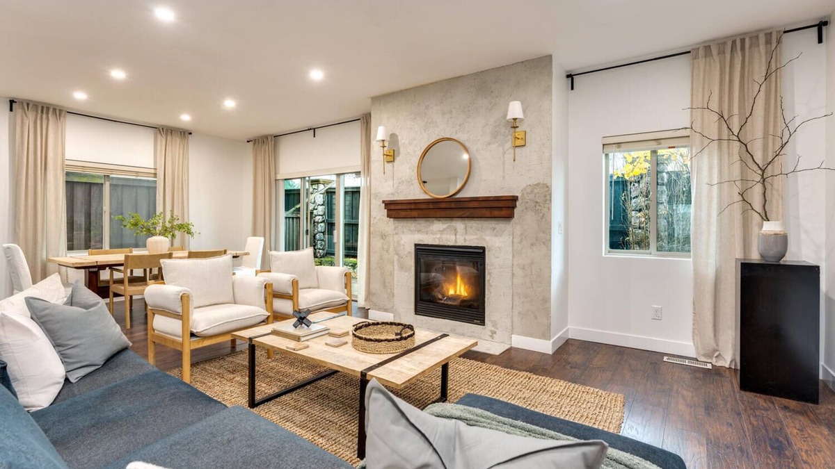 Hazel Dell House | Gorgeously Designed Entire Home!