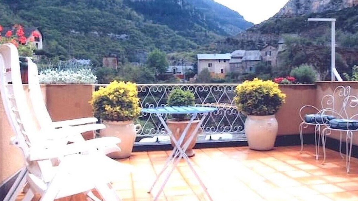 Sainte-Enimie Apartment | Gorges du Tarn - Nestled in the hollow of the Tarn